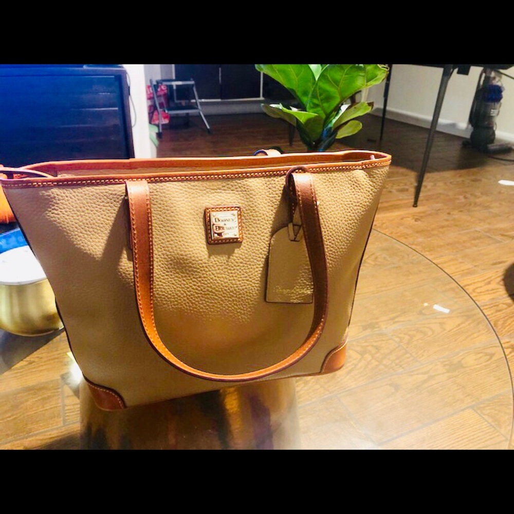 800. NWT Dooney & Bourke Pebble Grain Charleston Tote - Picture 2 of 6